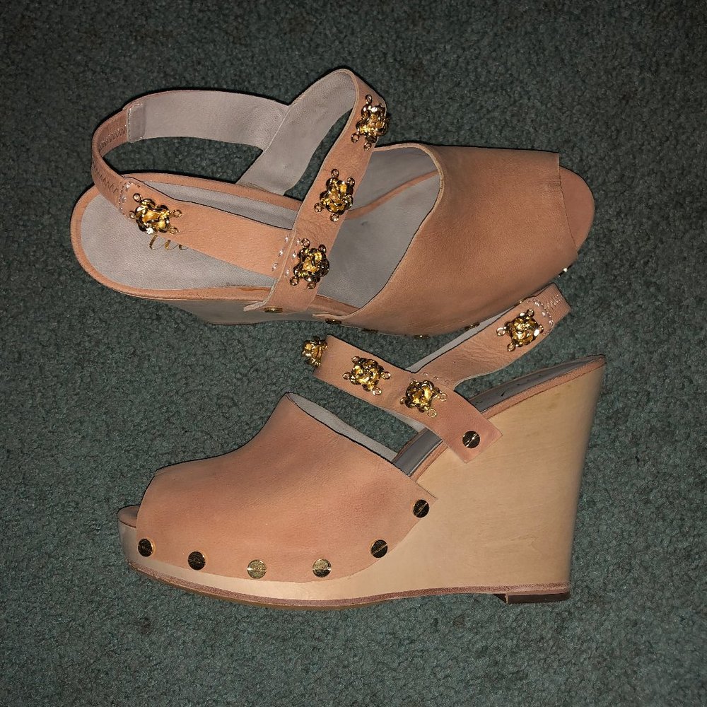 Tuleste Market Tan Wedges